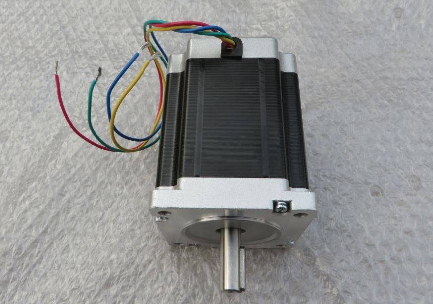 多臺步進電機可以用一個驅動器控制嗎？